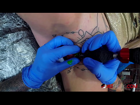 ❤️ Sully Savage, o bunăciune extrem de tatuată, și-a făcut un tatuaj pe clitorisul ei at ro.bsglass.ru