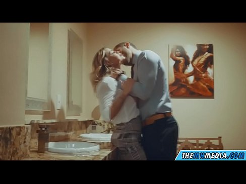 ❤️ Când o blondă cu sânii mari te seduce într-o toaletă publică at ro.bsglass.ru